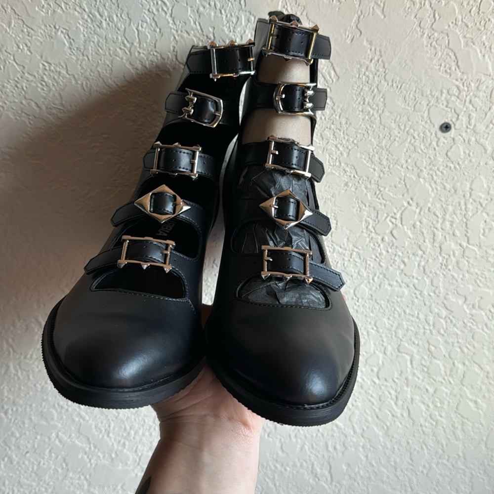 Black strapping kitten heel new never worn